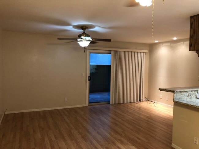 Large Living Room - 23304 Sesame St