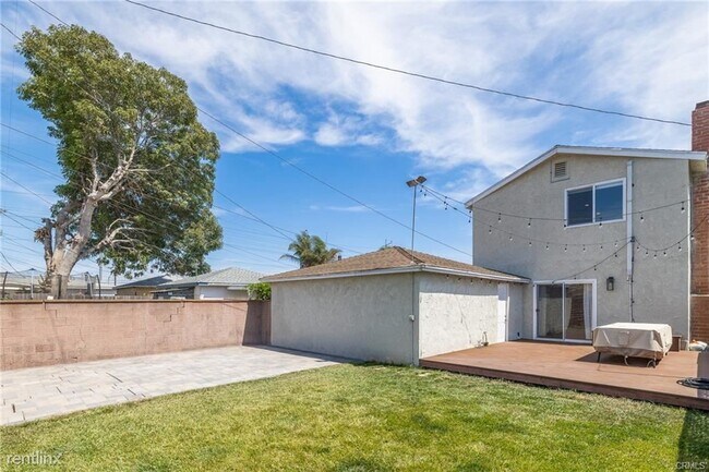 Foto del edificio - 4 br, 2 bath House - 4823 W 137th St