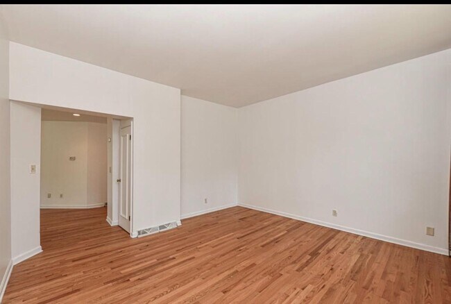 Foto del edificio - 2315 N Oakland Ave