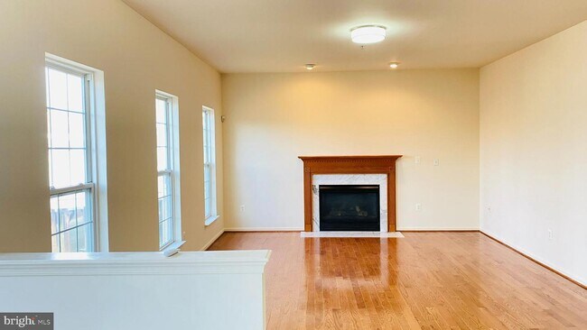 Building Photo - 8114 Red Farm Ln