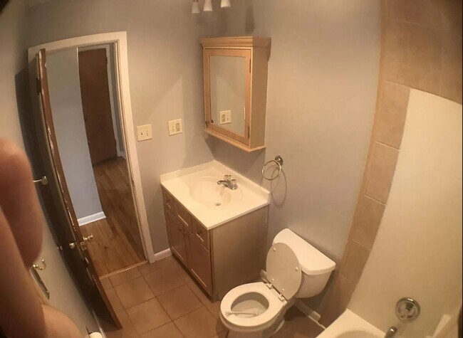 Building Photo - Awesome 3 Bedroom!