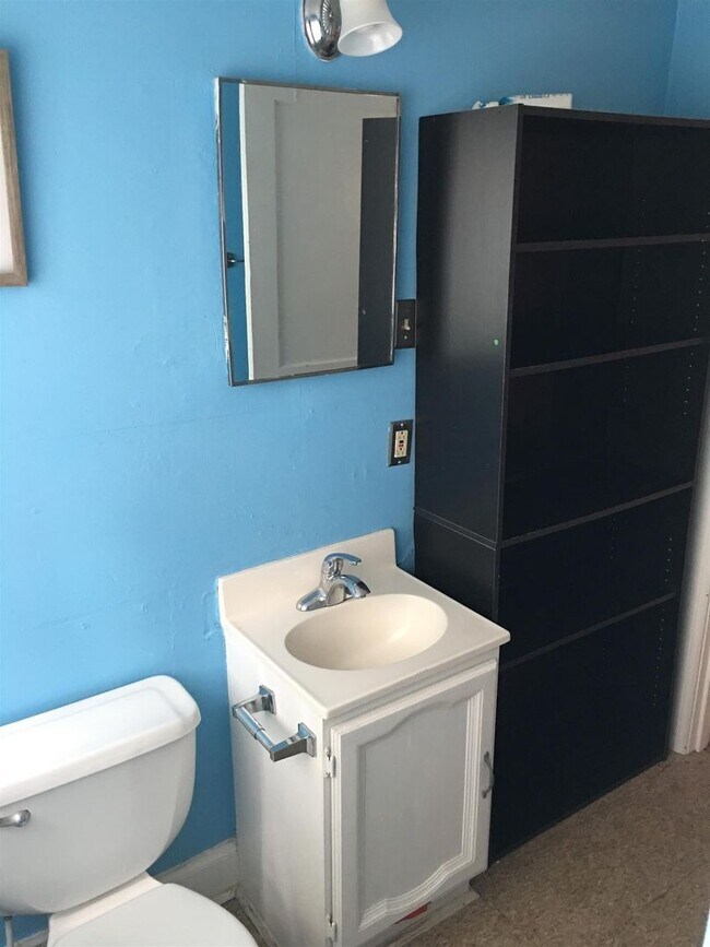 Foto del edificio - Adorable apt for rent in charming home!