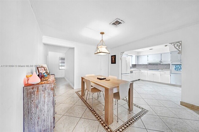 Foto del edificio - 3718 Taft St