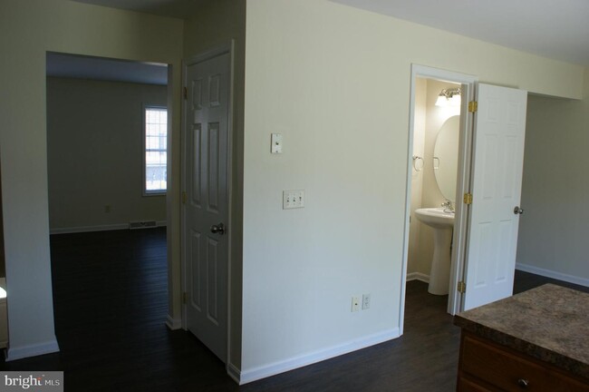 Building Photo - 4815 E Trindle Rd