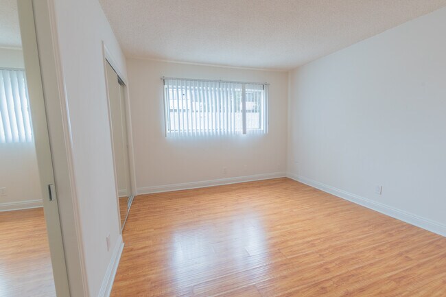 Foto del edificio - 1255 Granville Ave