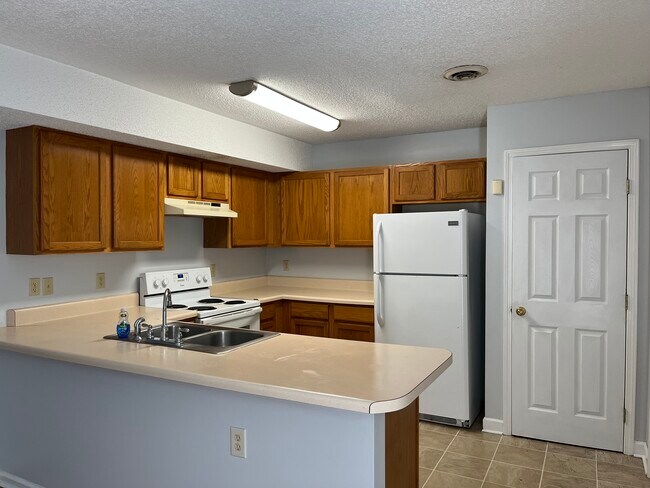 Building Photo - 2263 Forest Acres Dr