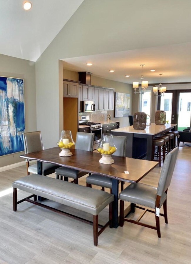 Foto del edificio - 617 Red Feather Ct