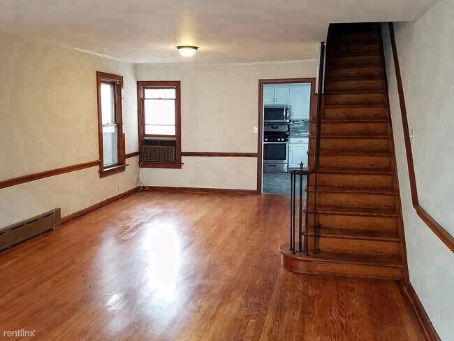 Building Photo - 3 br, 1.5 bath House - 28 E Church St