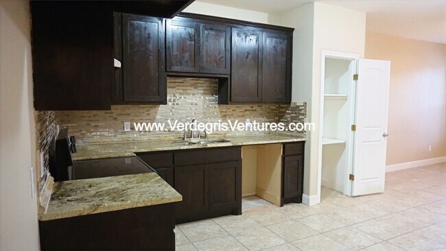 Building Photo - 240 S Scott St