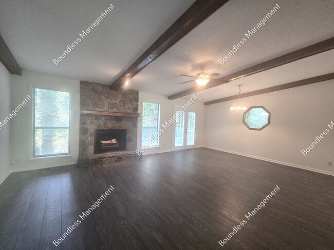 Foto del edificio - 3172 Carmel Dr