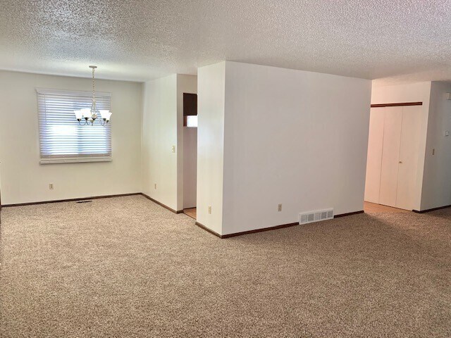 Building Photo - 3 Bed/2 Bath Ranch Style Home in Loveland!...