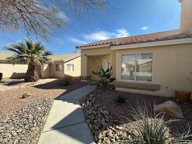 Foto del edificio - 3 BEDROOM SINGLE STORY HOME WITH ABOVE GROUND SPA!
