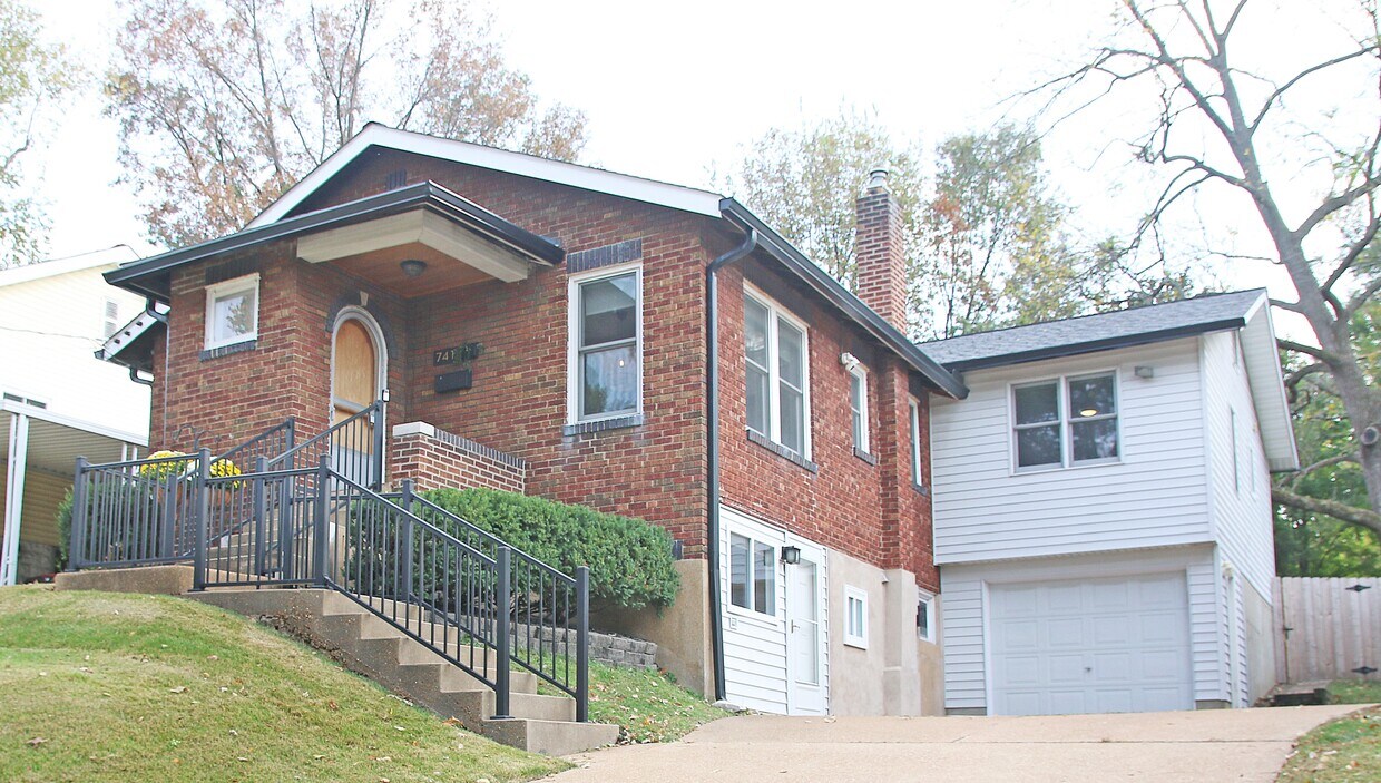 Primary Photo - 7416 Lansdowne Ave