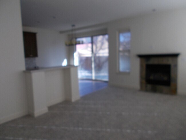 Foto del edificio - Single Story Wingfield Spring 3 BR, 2 Bath...