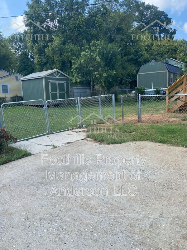 Building Photo - 501 Blair St