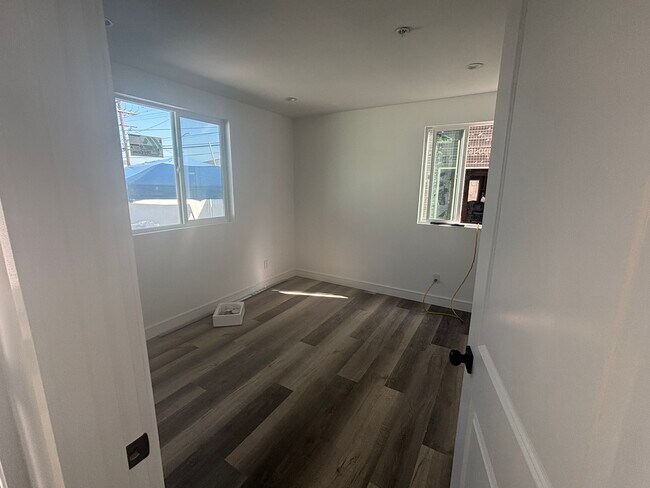 Foto del edificio - 3006 S Palm Grove Ave