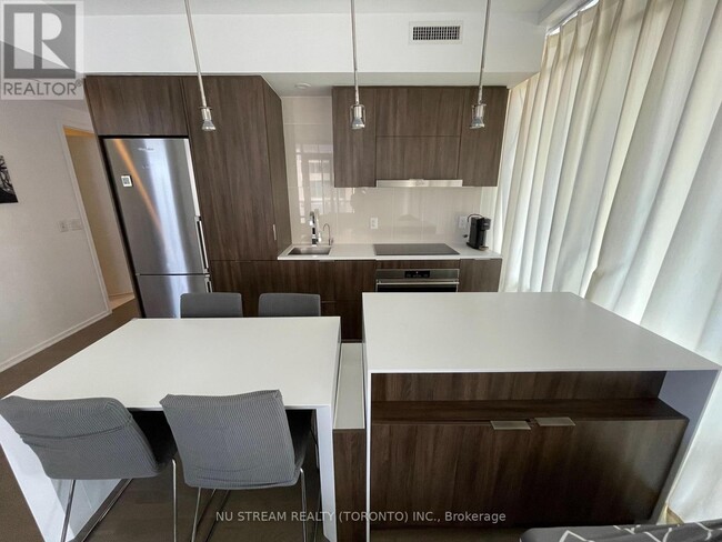 Building Photo - 1 Bloor St E