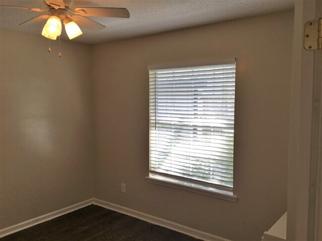 Foto del edificio - 8745 Edgebrook Ct