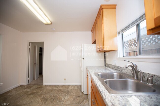 Building Photo - 2 br, 2 bath Duplex - 455 Clifton Ave -