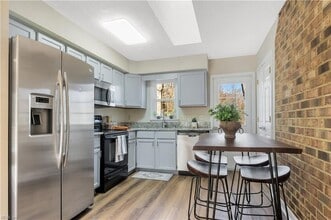 Building Photo - 2721 Linden Ln