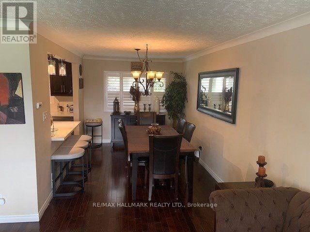 Building Photo - 122 Wyndcliff Crescent