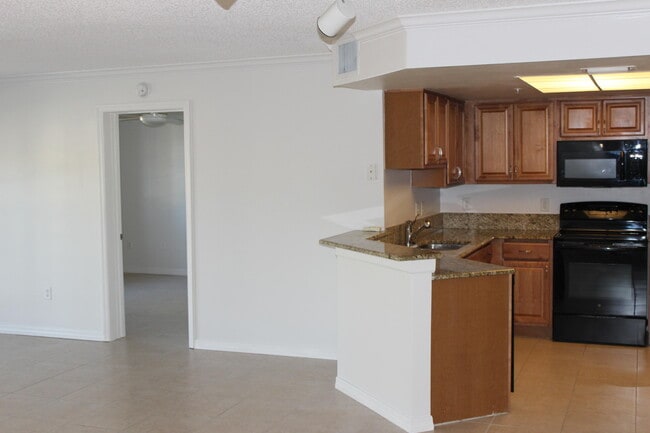 Foto del edificio - 1700 Crestwood Ct S