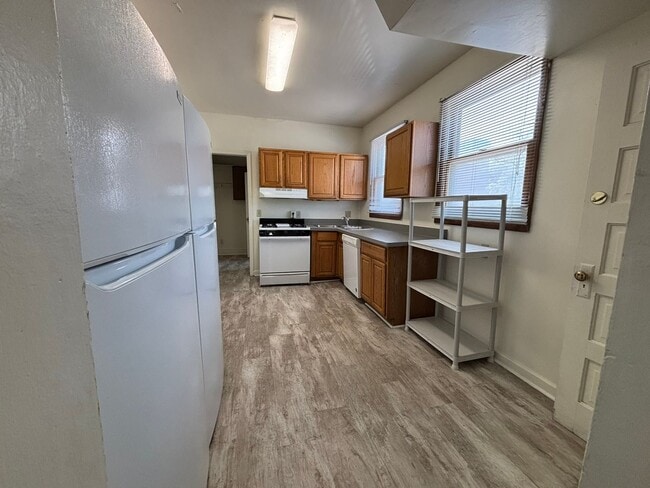 Building Photo - 524 S Forest Ave