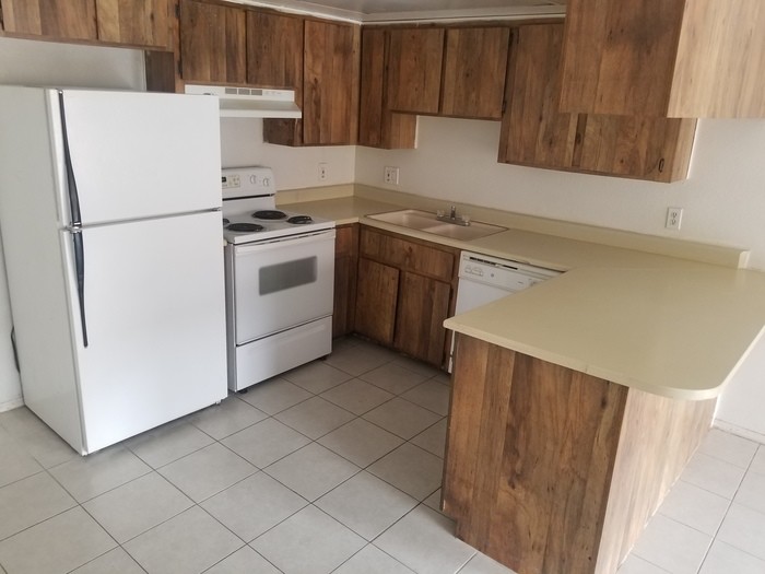 Primary Photo - 2 BD 1 BA, near Dysart And VanBuren