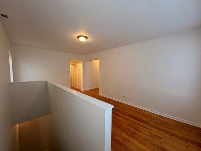 Foto del edificio - 2803 W Lawrence Ave