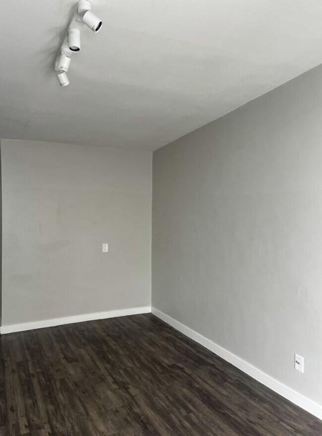 Building Photo - Upgraded Studio Apartment in Downtown Phoenix