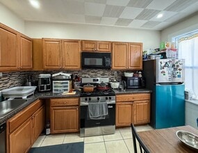 Building Photo - 125 Mallory Ave