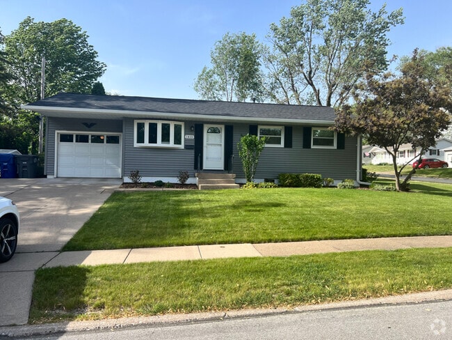 Building Photo - 1410 Golden Valley Dr