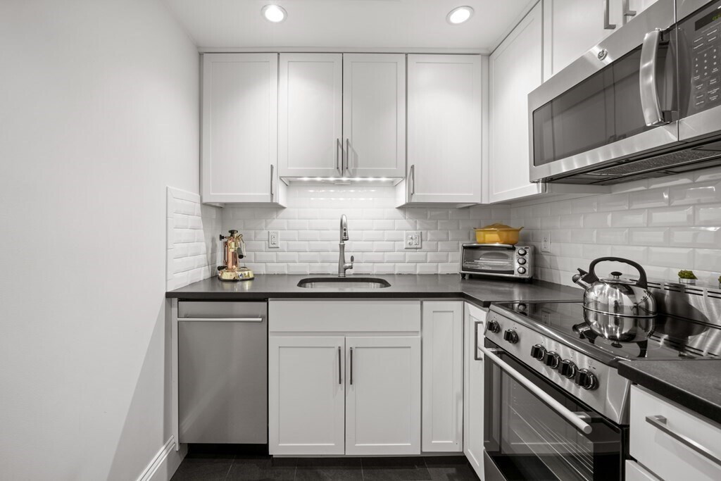 Primary Photo - 35 Marlborough St