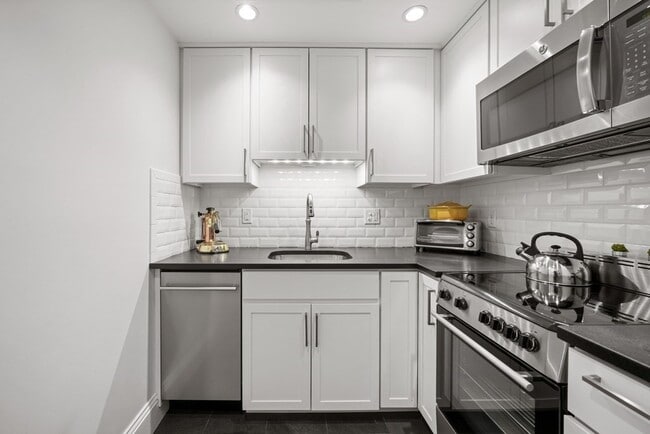 Building Photo - 35 Marlborough St