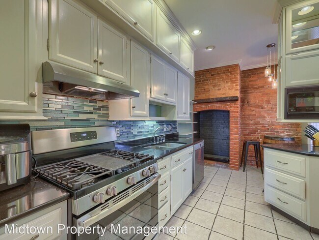 Building Photo - 3 br, 1.5 bath House - 233 Briggs St