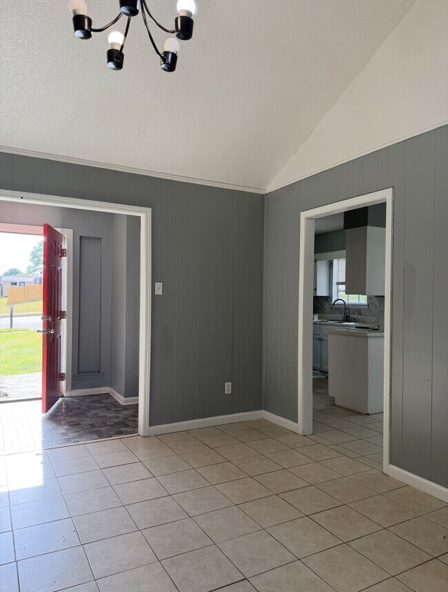 Building Photo - 5096 Breckenwood Dr