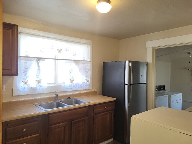 Foto del edificio - 4381/2 14th St - 2BR house behind Victorian Square in Sparks