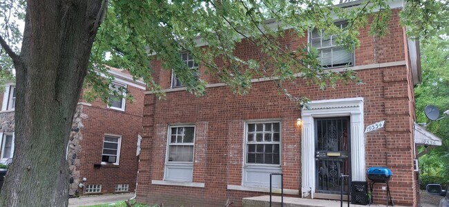 Building Photo - 19336 Hoover St