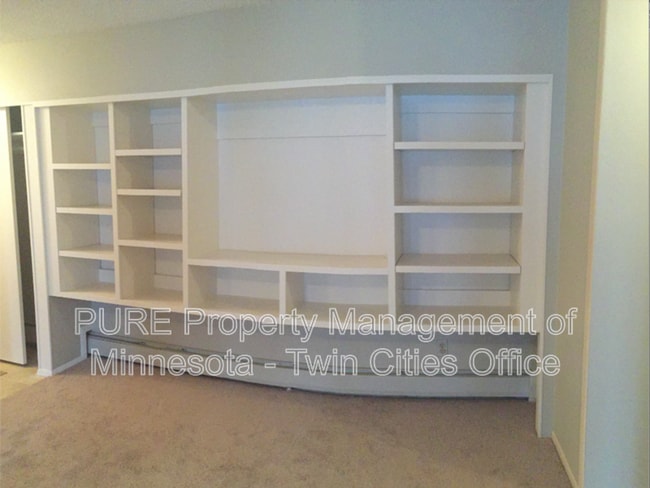 Building Photo - 1311 W 82nd St