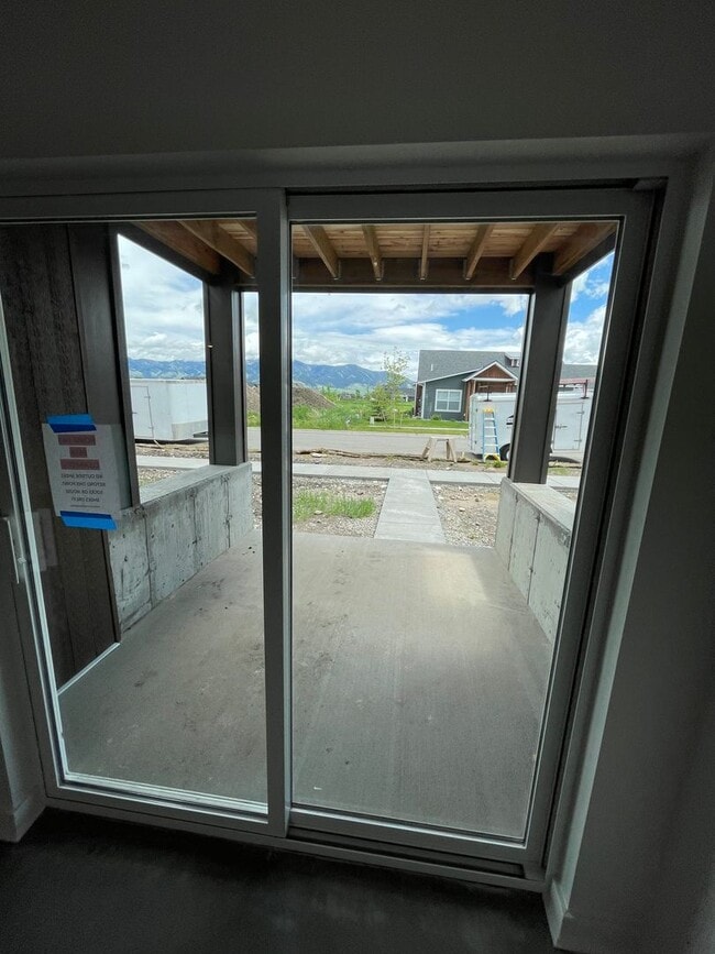 Building Photo - 1525 Windrow Dr