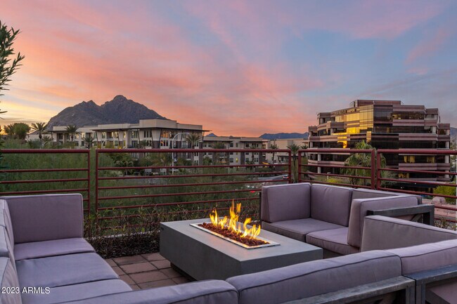 Foto del edificio - 7161 E Rancho Vista Dr