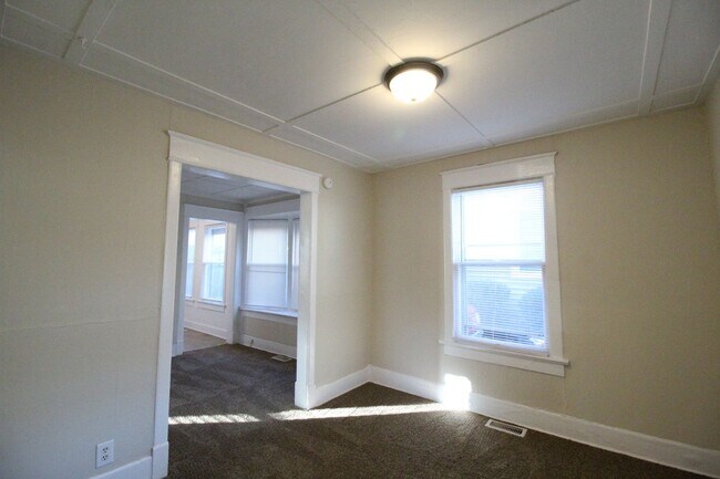Foto del edificio - December FREE On This 1 Bedroom 1 Bath House Near KU Med & Westport