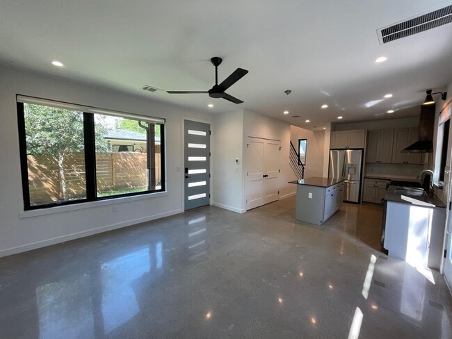 Building Photo - 612 Irma Dr