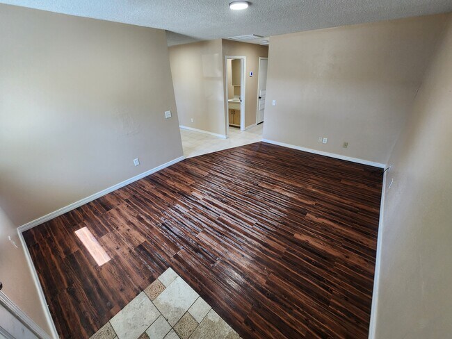 Building Photo - 15402 Co Rd 1501
