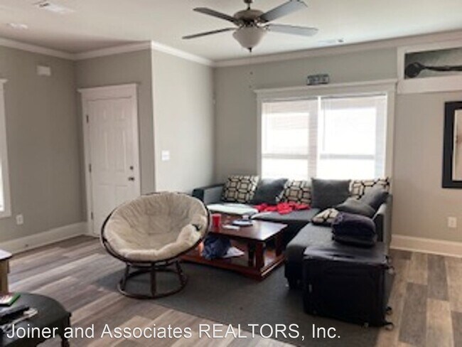 Foto del edificio - 3 br, 3 bath House - 185 Strickland Ave