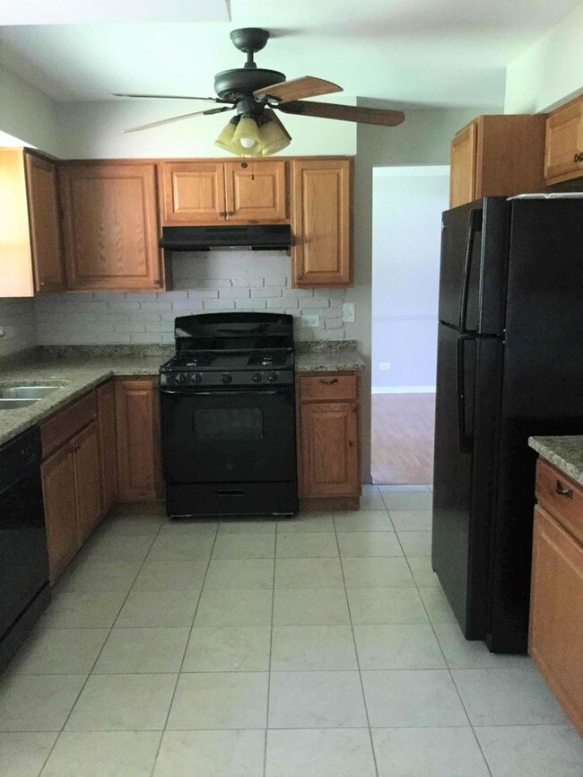 Building Photo - 4325 Oakwood Ln