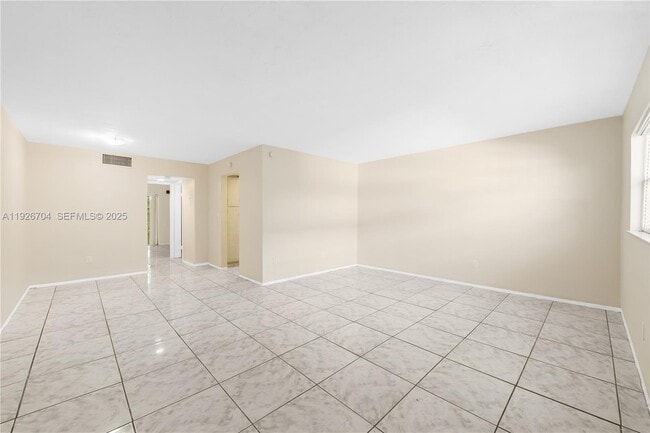 Foto del edificio - 16215 NE 18th Ct