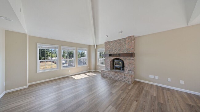 Foto del edificio - 4 Bed 3 Bath - 2 Living Rooms - Office Area - Pet Friendly - NAS Whidbey