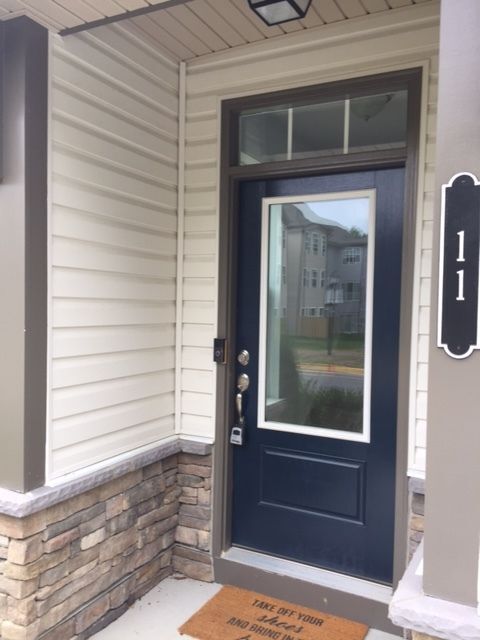 Building Photo - Colonial Forge - Gorgeous END UNIT Townhome