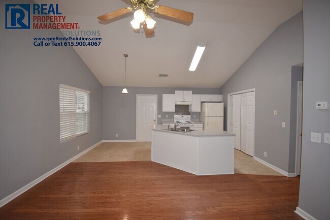 Foto del edificio - Adorable 2 bedroom 2 bath home in Murfreesboro! Attached garage!